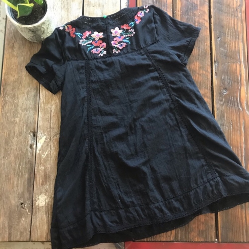 SOLD Umgee Embroidered Bohemian Tunic Dress - Picture 7 of 8